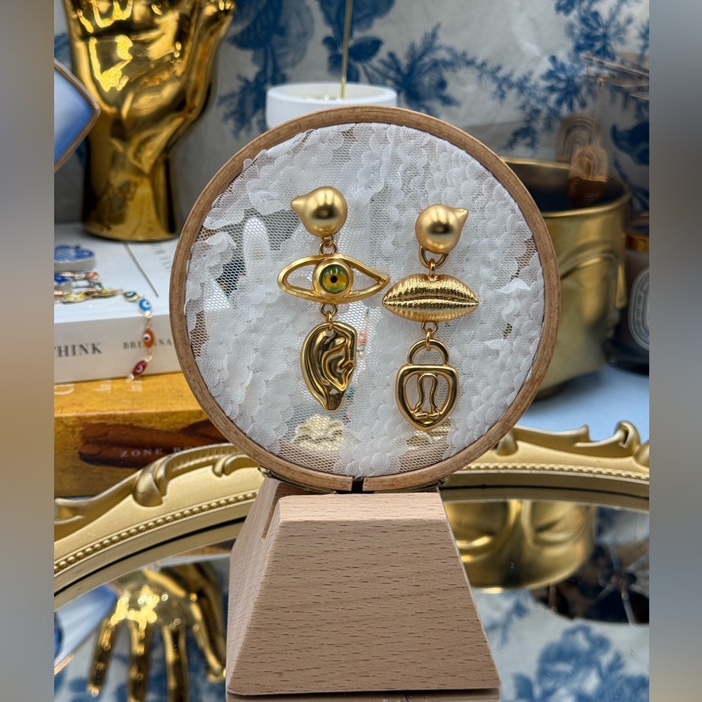 🆕 SCHIAPARELLI for V&A Museum 🧿 NWOT Surrealist Symbols Charm Dangle Earrings - Picture 14 of 16